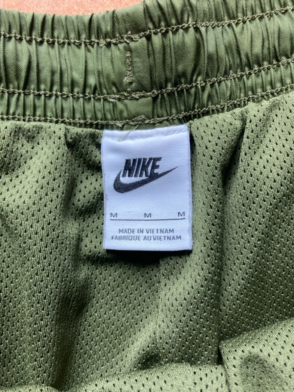 Nike Green Mesh Lined Shorts Mens Medium Essential Woven Flow 5.5 Ins AR2382-327 - Picture 2 of 7